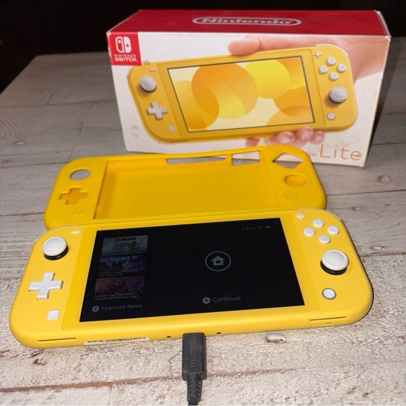 Nintendo Switch Lite 32GB Handheld Console Yellow Box Tempered Glass on Screen - Picture 2 of 15